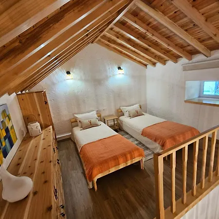 Dom wakacyjny Cozy House In With Mountain View