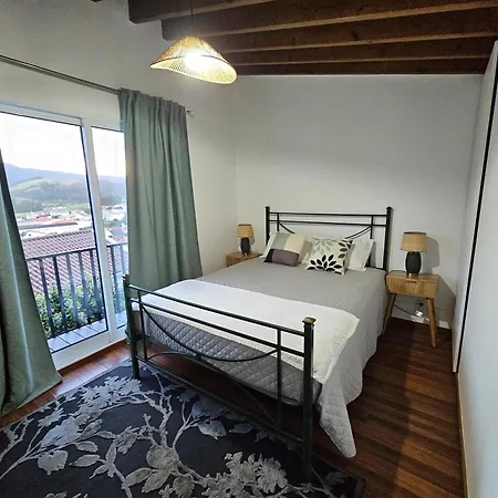 Cozy House In With Mountain View