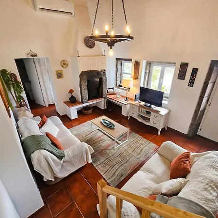 Cozy House In With Mountain View Ferienhaus *