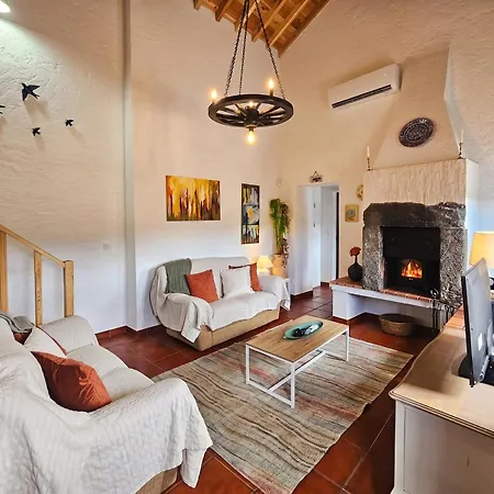Cozy House In With Mountain View *