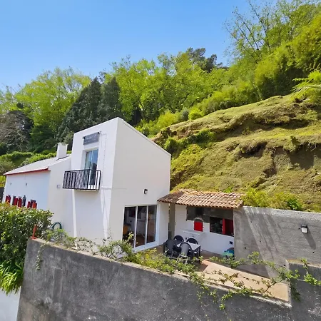 Cozy House In With Mountain View Ferienhaus